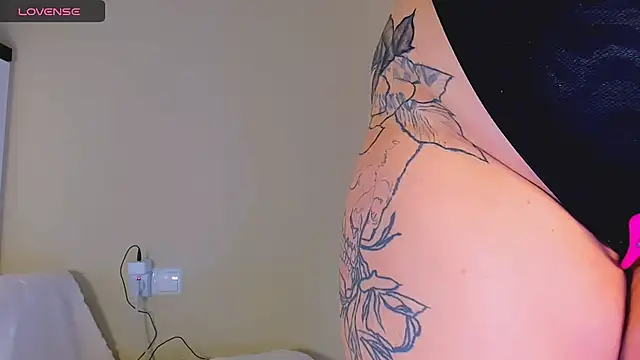 Snapshot of marrenaa chatting on October 7, 5:08 am marrenaa online show from October 7, 5:08 am