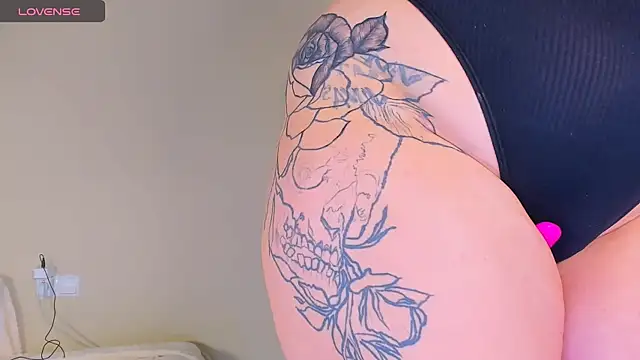 Snapshot of marrenaa chatting on October 5, 4:25 am marrenaa online show from October 5, 4:25 am