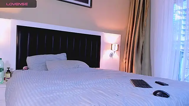 Snapshot of marrenaa chatting on November 15, 6:17 am marrenaa online show from November 15, 6:17 am