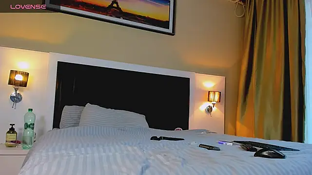 Snapshot of marrenaa chatting on November 7, 6:18 am marrenaa online show from November 7, 6:18 am