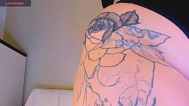 Snapshot of marrenaa chatting on October 3, 4:25 am marrenaa online show from October 3, 4:25 am