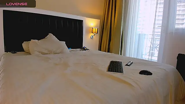 Snapshot of marrenaa chatting on December 4, 7:07 am marrenaa online show from December 4, 7:07 am