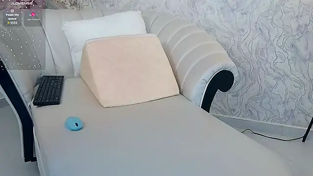 aura sanders1 online show from December 21, 11:56 am