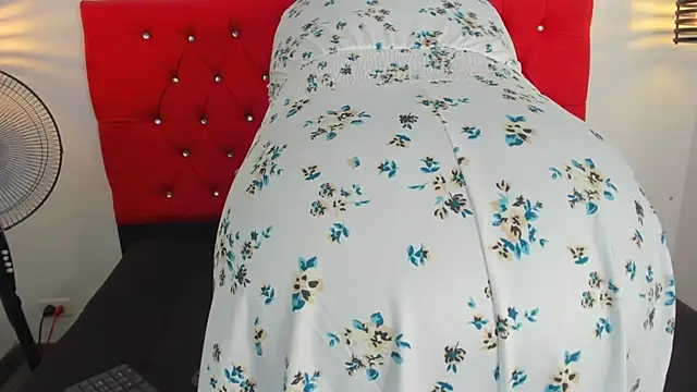 carolinacrus01 online show from February 10, 4:06 pm