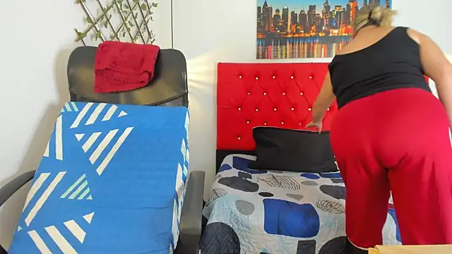 carolinacrus01 online show from November 18, 5:16 pm