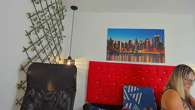 carolinacrus01 online show from October 30, 2:14 pm