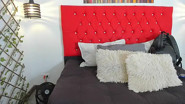 carolinacrus01 online show from October 23, 4:05 pm