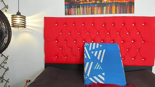 carolinacrus01 online show from October 22, 3:33 pm