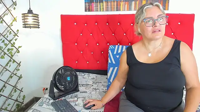 carolinacrus01 online show from September 29, 1:50 pm