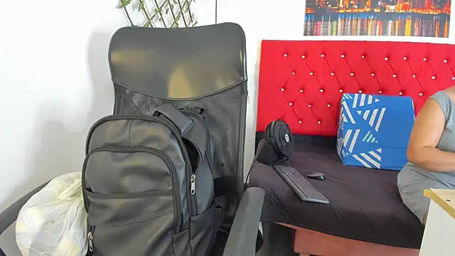 carolinacrus01 online show from October 27, 4:19 pm