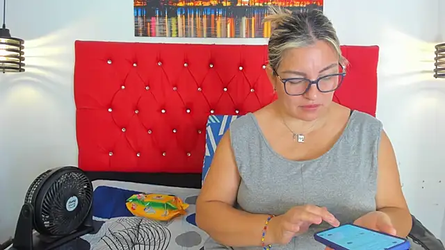 carolinacrus01 online show from November 25, 3:34 pm