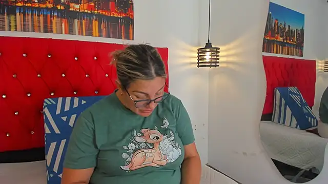 carolinacrus01 online show from December 15, 4:35 pm