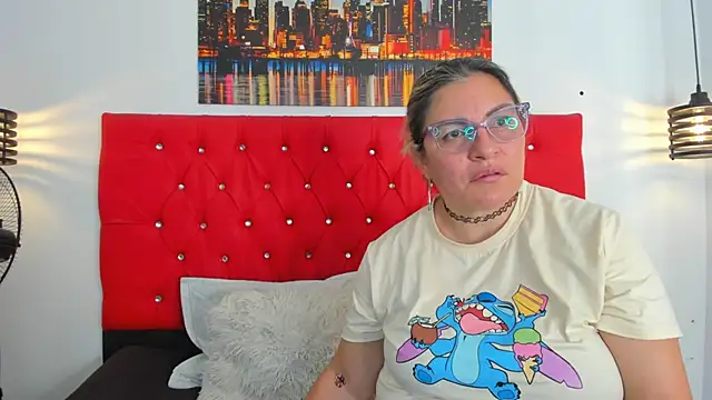 carolinacrus01 online show from February 16, 2:05 pm