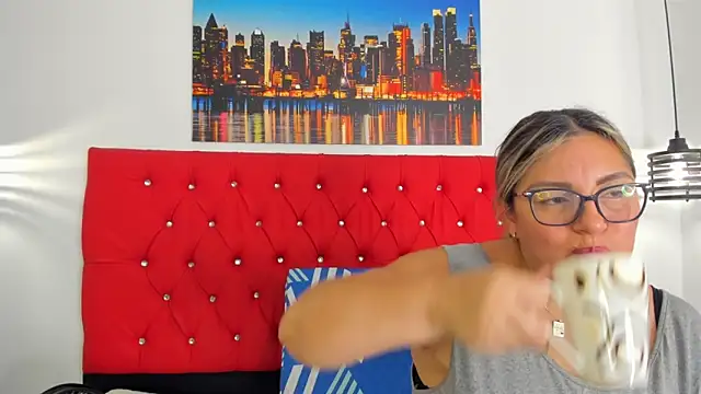 carolinacrus01 online show from December 17, 4:12 pm