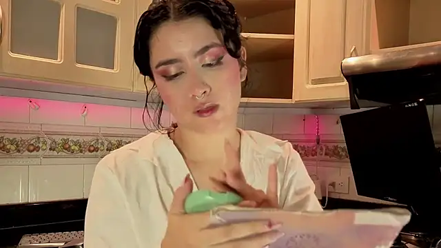 LiLLiAnderson online show from December 18, 11:47 am