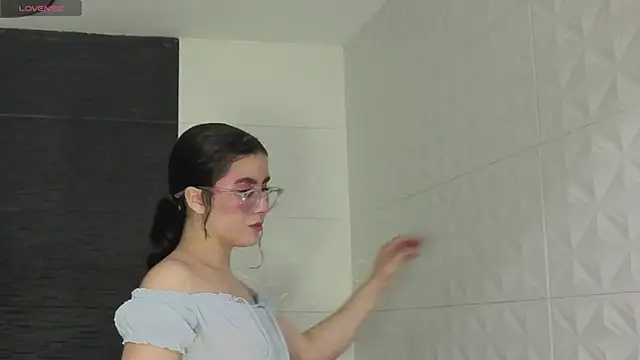 LiLLiAnderson online show from March 6, 11:49 am