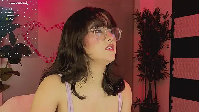 LiLLiAnderson online show from March 8, 12:30 pm