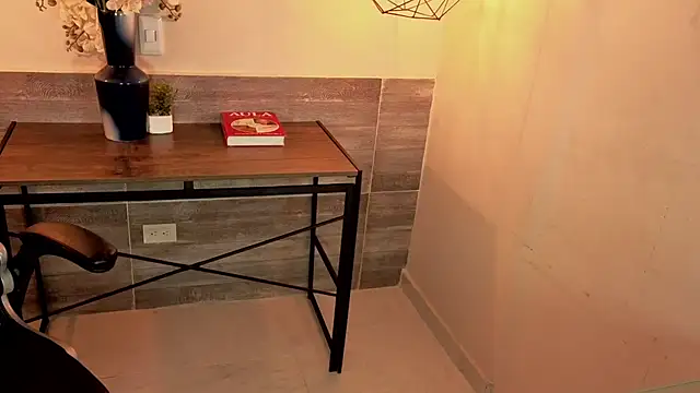 Snapshot of LiLLiAnderson chatting on November 13, 11:58 am LiLLiAnderson online show from November 13, 11:58 am