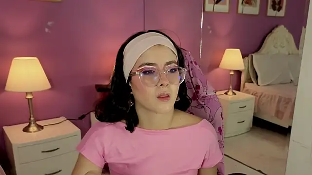 Snapshot of LiLLiAnderson chatting on November 6, 11:47 am LiLLiAnderson online show from November 6, 11:47 am