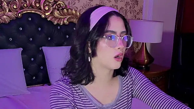 Snapshot of LiLLiAnderson chatting on November 21, 11:53 am LiLLiAnderson online show from November 21, 11:53 am