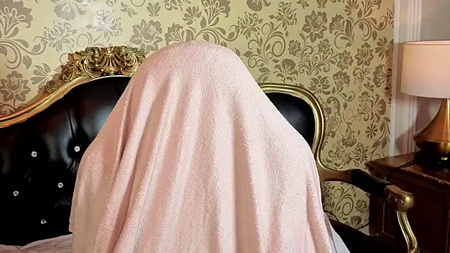 LiLLiAnderson online show from April 15, 11:59 am