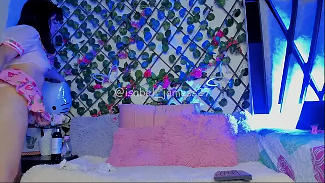 isabel jaames online show from June 14, 4:08 pm