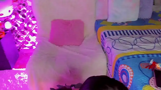 Snapshot of isabel_jaames chatting on February 15, 11:36 pm isabel jaames online show from February 15, 11:36 pm