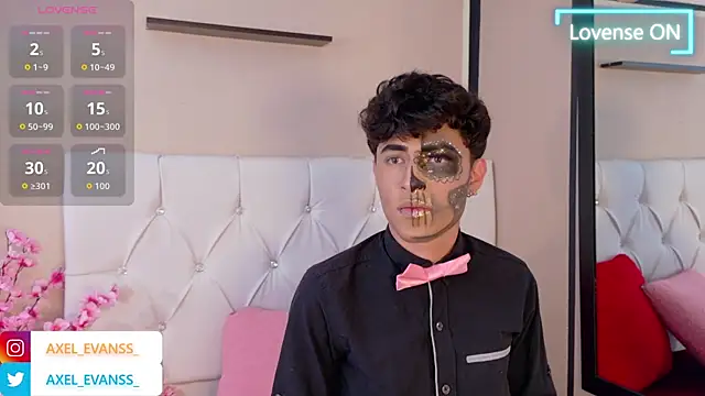 Axel  Evans online show from October 3, 1:12 pm