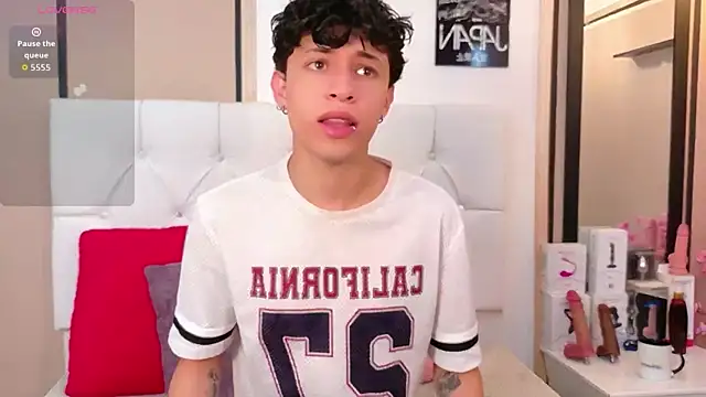 Axel  Evans online show from February 7, 12:46 pm