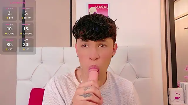 Axel  Evans online show from April 15, 12:32 pm