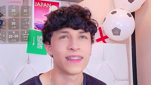 Snapshot of Axel__Evans chatting on June 18, 2:00 pm Axel Evans online show from June 18, 2:00 pm