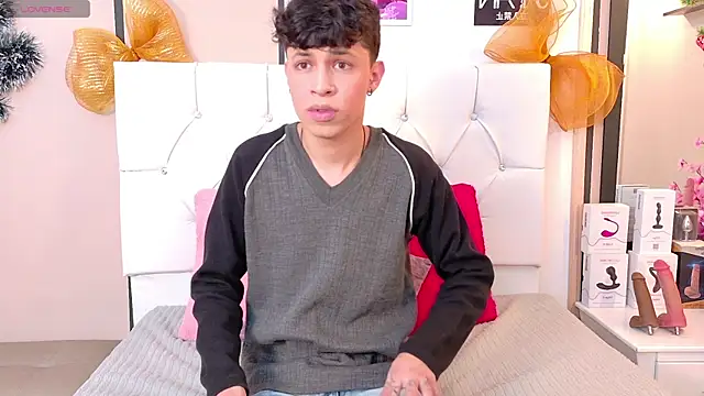 Axel  Evans online show from December 15, 1:06 pm