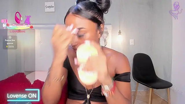 Snapshot of EsmeraldaNyx chatting on December 5, 9:12 pm EsmeraldaNyx online show from December 5, 9:12 pm