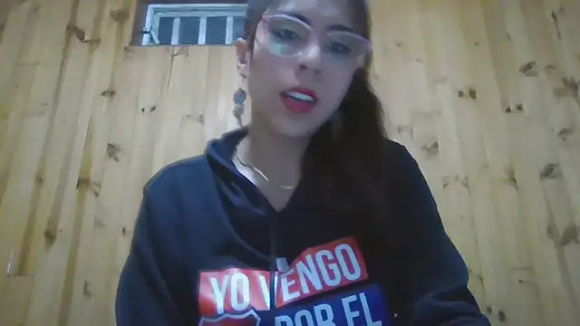 Snapshot of Roselingalvis13 chatting on September 22, 2:06 am Roselingalvis13 online show from September 22, 2:06 am