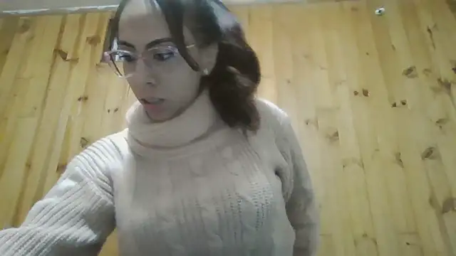 Snapshot of Roselingalvis13 chatting on October 8, 2:46 am Roselingalvis13 online show from October 8, 2:46 am