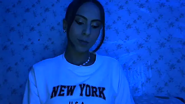Roselingalvis13 online show from May 28, 3:03 am