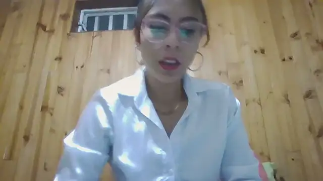 Snapshot of Roselingalvis13 chatting on September 29, 2:40 am Roselingalvis13 online show from September 29, 2:40 am