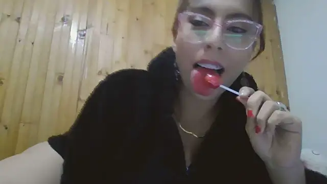 Snapshot of Roselingalvis13 chatting on October 1, 3:11 am Roselingalvis13 online show from October 1, 3:11 am