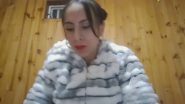 Snapshot of Roselingalvis13 chatting on October 20, 2:35 am Roselingalvis13 online show from October 20, 2:35 am