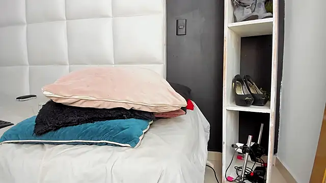 Gigi duran online show from April 3, 4:35 pm