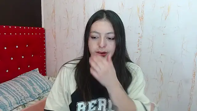 Snapshot of MiaKimky chatting on October 6, 4:30 pm MiaKimky online show from October 6, 4:30 pm