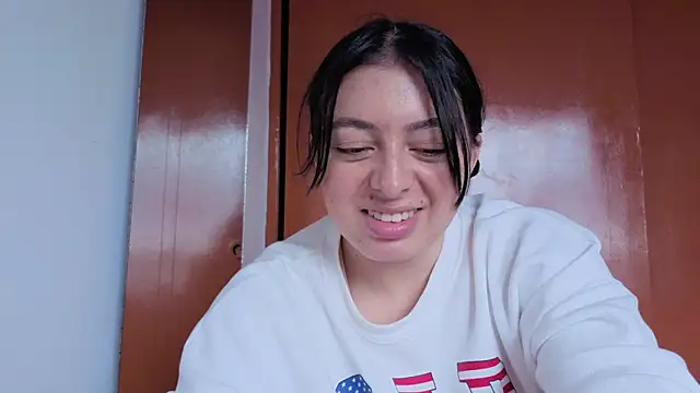 MiaKimky online show from October 27, 4:30 pm