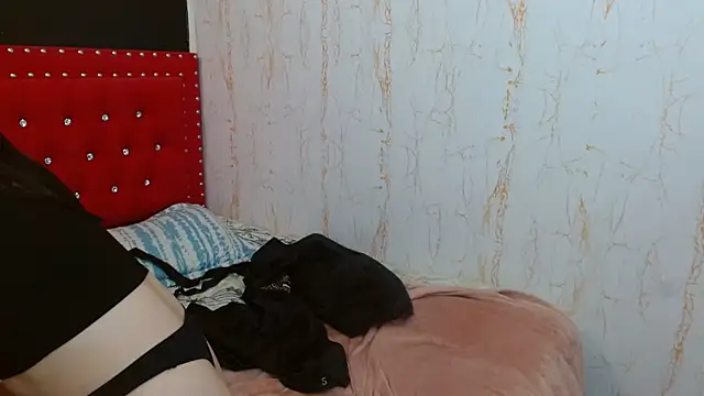 Snapshot of MiaKimky chatting on October 4, 4:30 pm MiaKimky online show from October 4, 4:30 pm