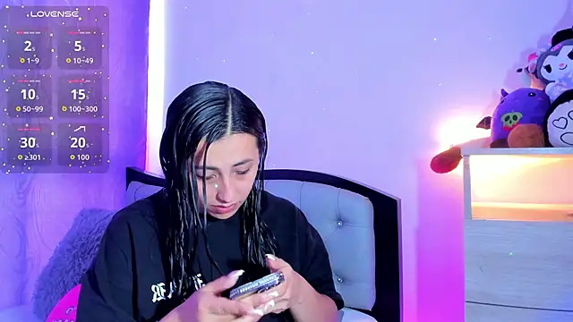 my aleja  online show from March 10, 12:31 pm