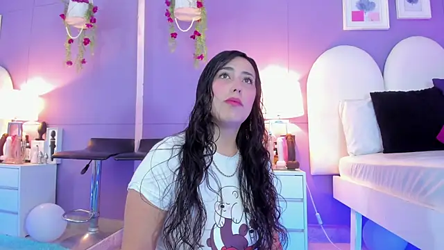Snapshot of my_aleja_ chatting on October 6, 12:28 pm my aleja online show from October 6, 12:28 pm