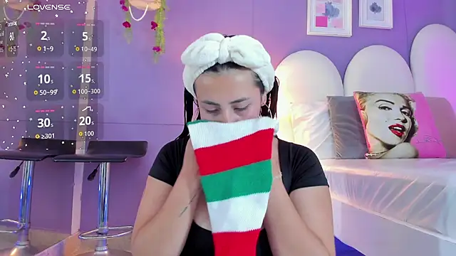 Snapshot of my_aleja_ chatting on November 7, 2:10 pm my aleja online show from November 7, 2:10 pm