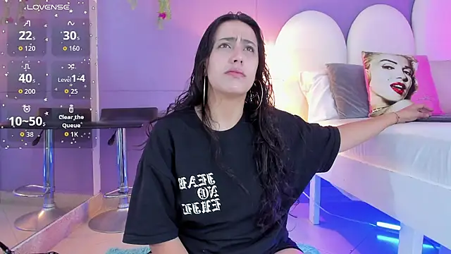 Snapshot of my_aleja_ chatting on November 9, 1:59 pm my aleja online show from November 9, 1:59 pm