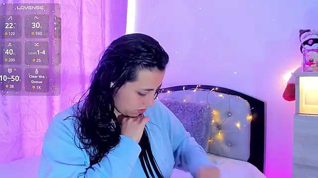 my aleja  online show from February 10, 12:37 pm