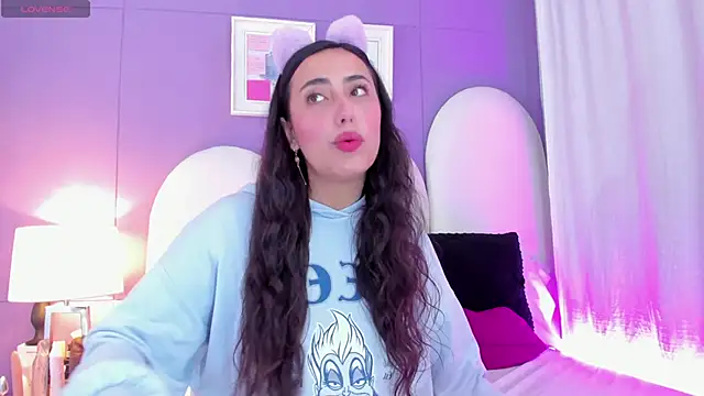 Snapshot of my_aleja_ chatting on October 22, 3:22 pm my aleja online show from October 22, 3:22 pm