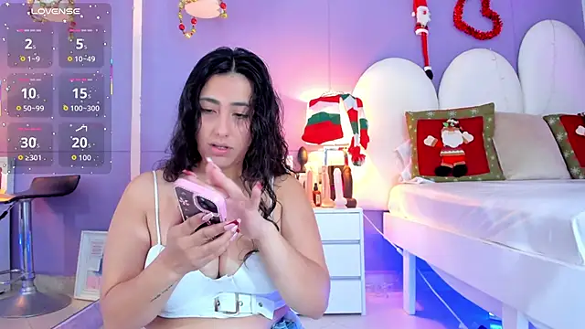 Snapshot of my_aleja_ chatting on December 15, 1:17 pm my aleja online show from December 15, 1:17 pm